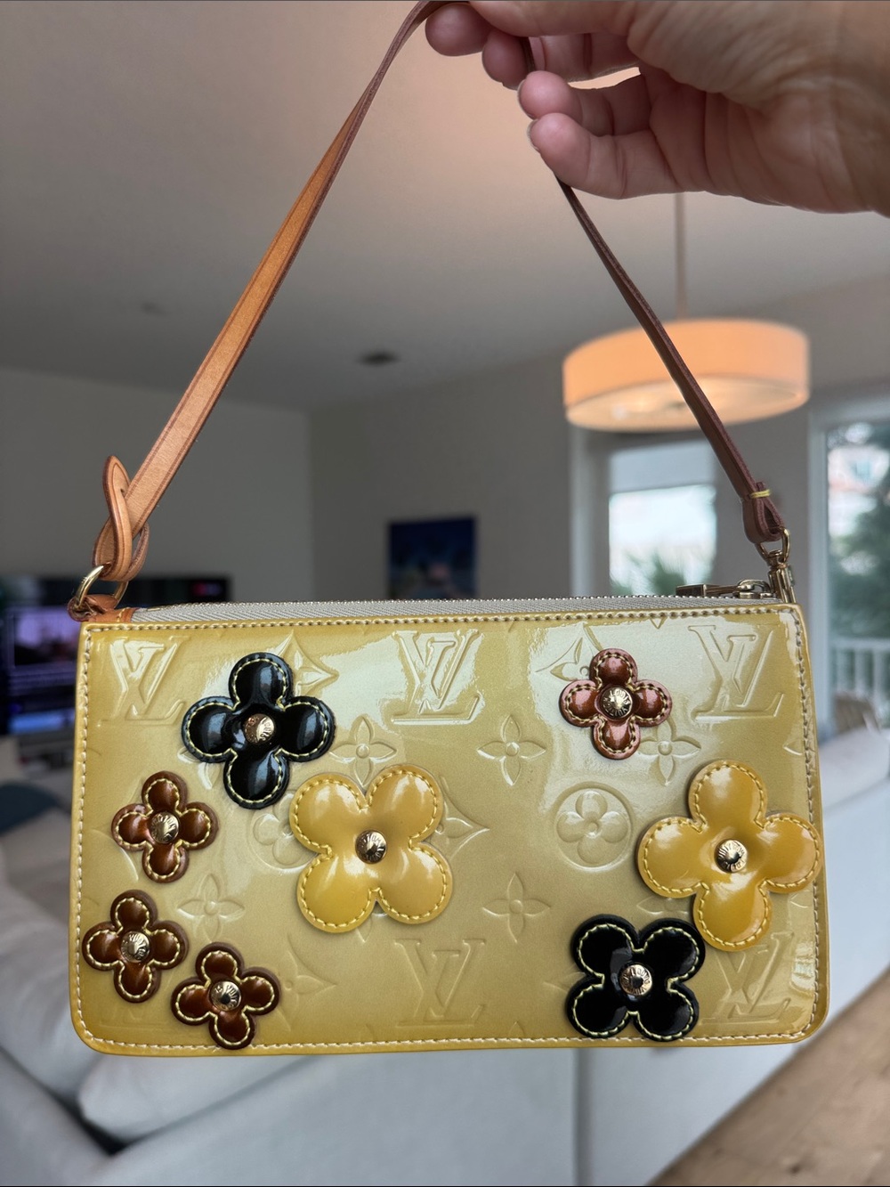 Louis Vuitton Lexington Flower Vernis Pochette Yellow Authentic Y2K